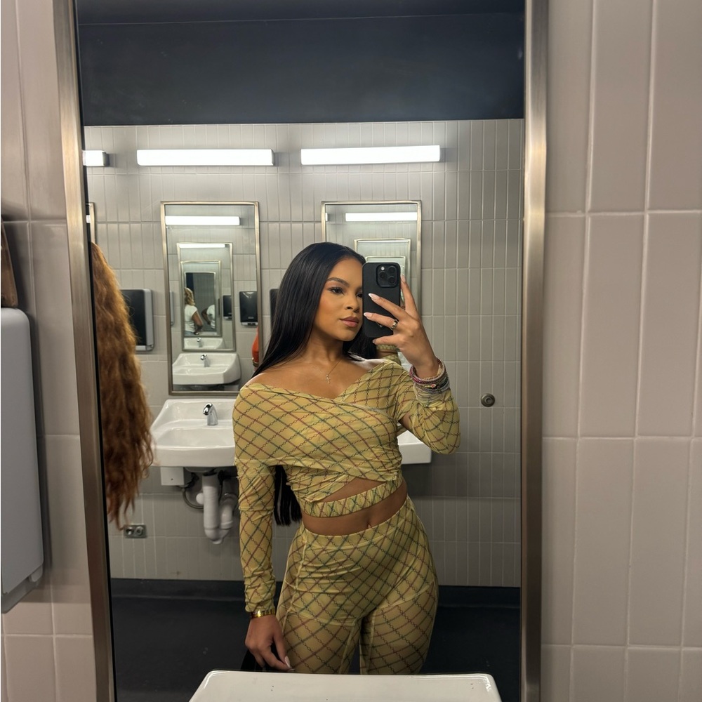 KNSWL Stylish Green and Yellow Two-Piece Set